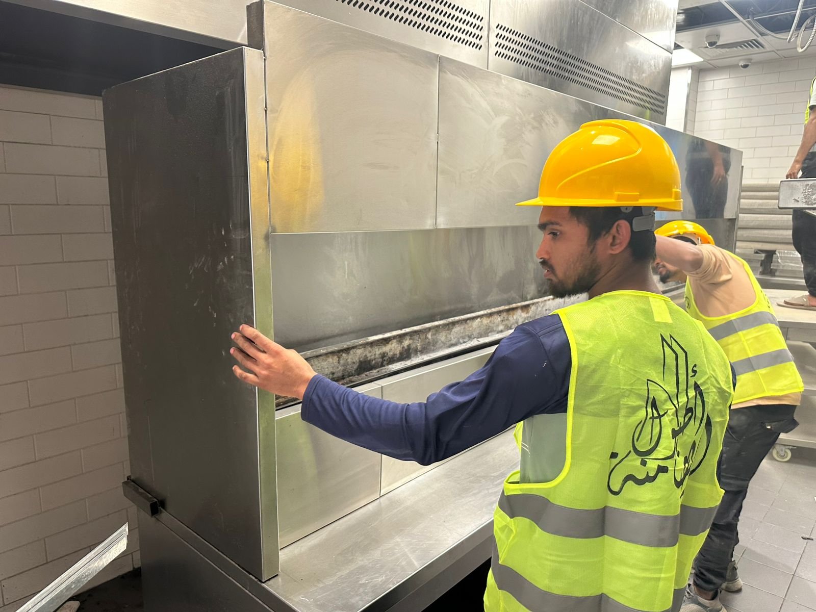 أصول فان تقوم بتوريد وتركيب هود المطابخ المركزية للمطاعم في الرياض   Asool Fan Supply Central Kitchen Hood Supply for Restaurants – Riyadh