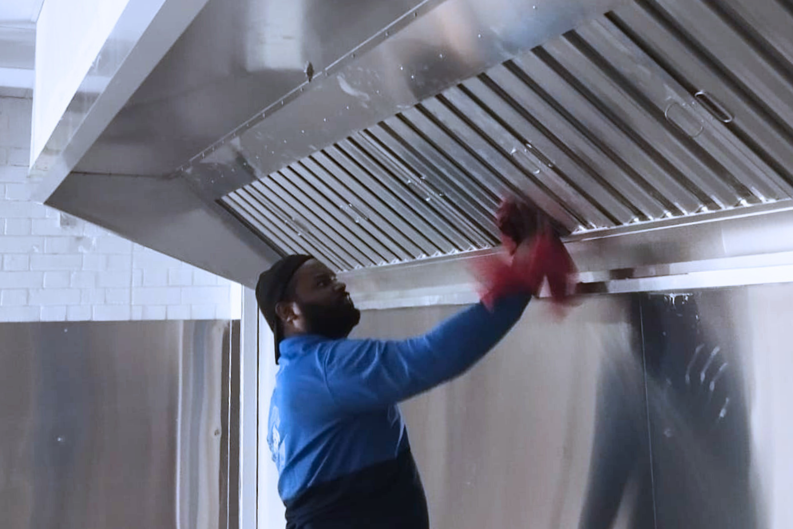 أصول فان تقوم بتنظيف مراوح الشفط والفريش إير – الرياض  Aool Fans for Exhaust & Fresh Air Fan Cleaning Services – Riyadh