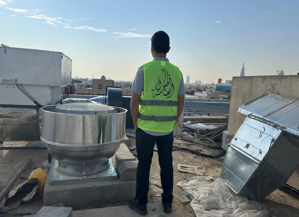 توريد مراوح طرد مركزي لمطعم شاورما عرب فرع 2
تم توريد وتركيب مراوح شفط و طرد تهوية 
سعة الشفط 10000 قدم مكعب/ الدقيقة
ماركة المراوح جرين هوك
تم إجراء جميع التوصيلات الميكانيكية وتركيب الدكتات 
إضافة الى ربط المراوح بأنظمة التحكم الالكتروميكانيكية 
واختبار أداء وسلامة الأجهزة