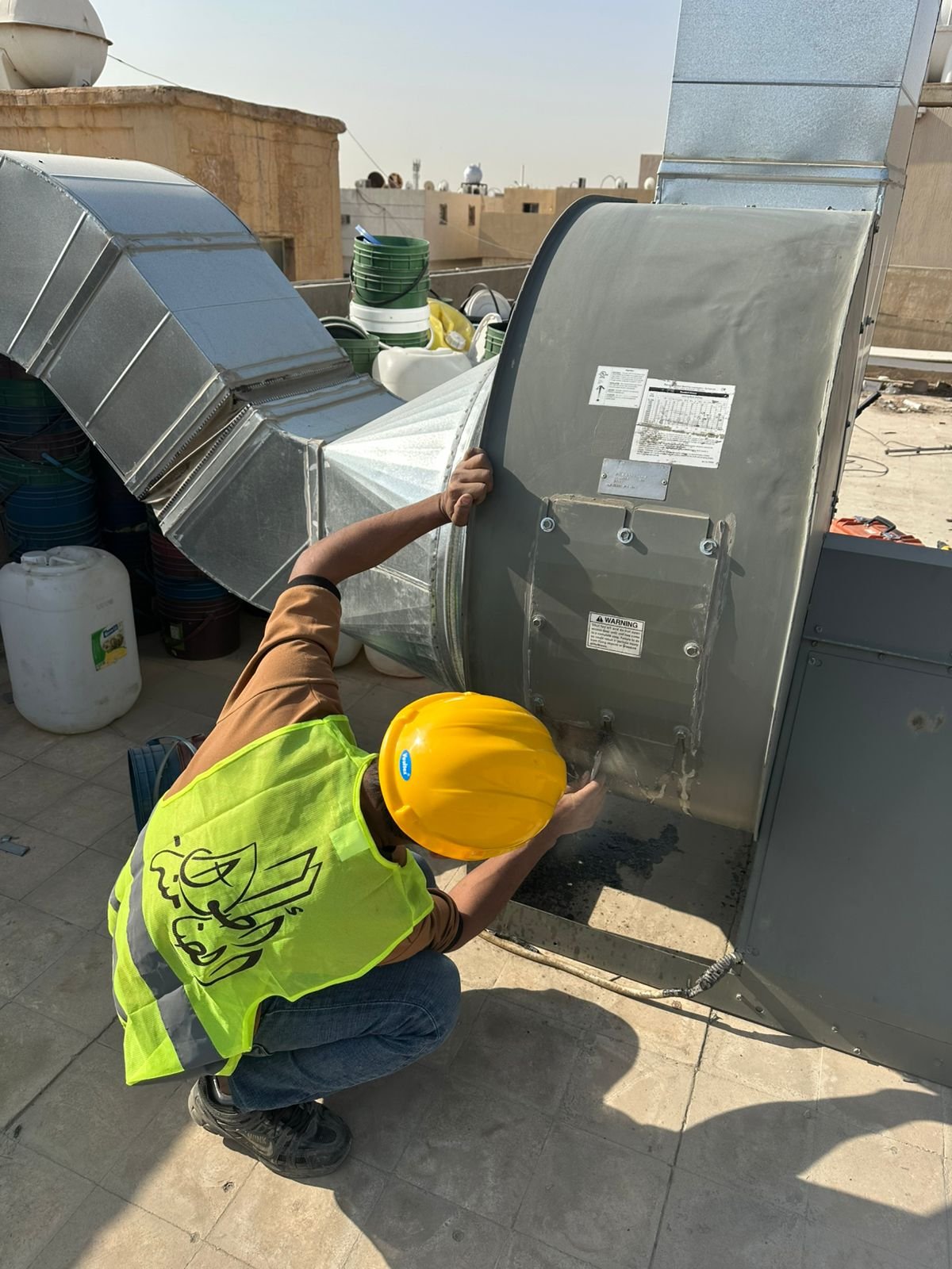 الصيانة الدورية لاحد العملاء للتاكد من جميع مفاصل الجهاز واستبدال القطع الاستهلاكية وتشحييم الرمامين وتثبيت جميع مفاصل الجهاز وتنظيفه من الرواسب والتاكد من تيار الكهرباء