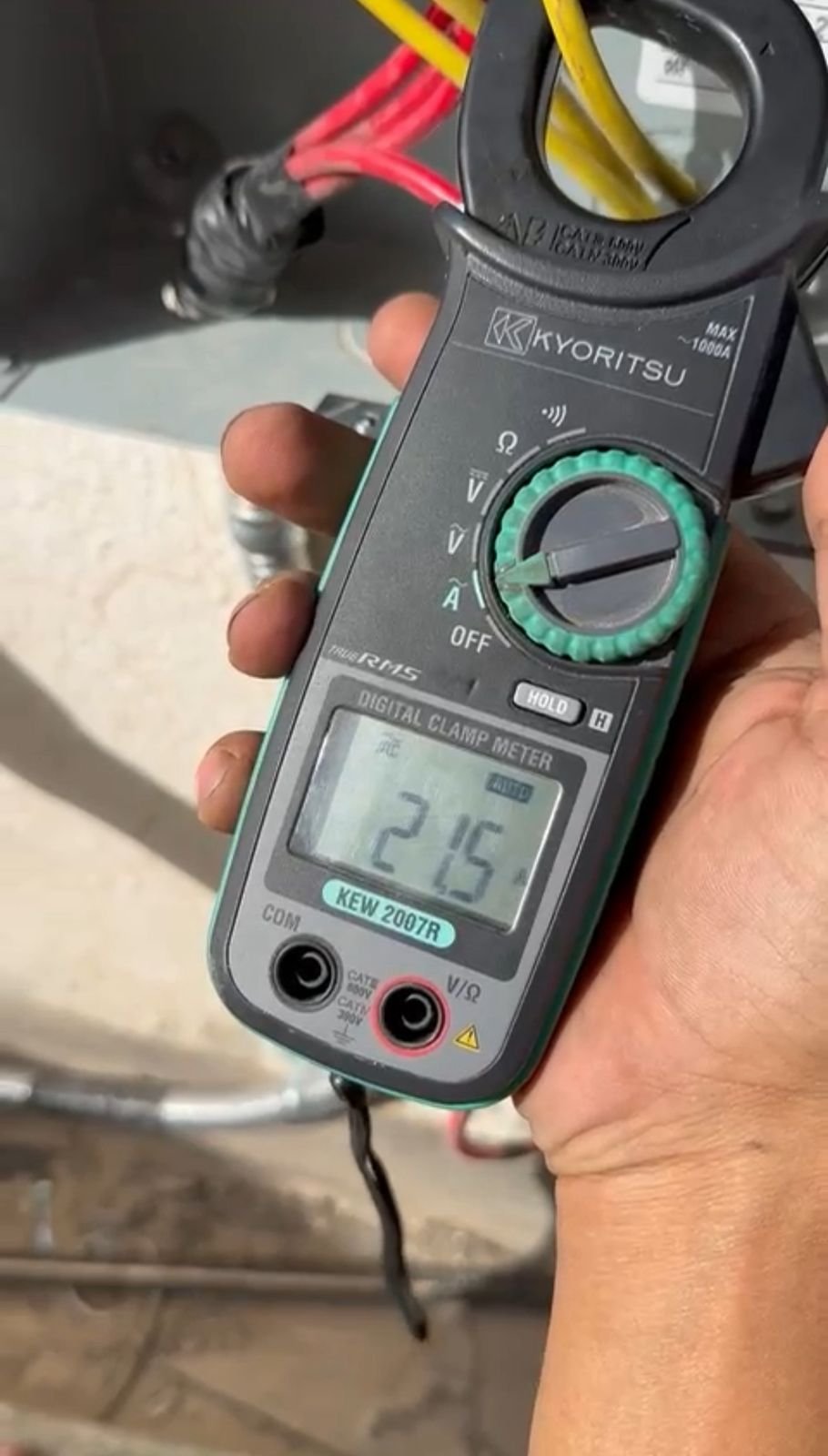 أعمال صيانه كهربائية لمنظومة التهوية في أحد مطاعم الرياض