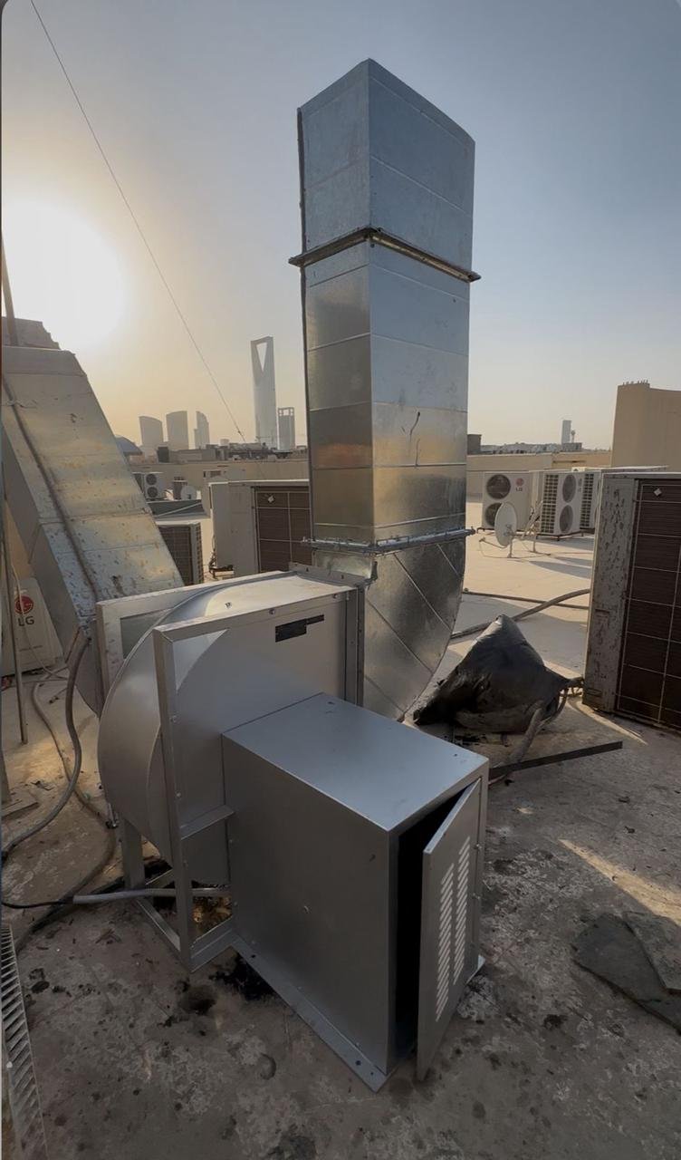 مشروع توريدات وتنفيذ جهاز شفط لمطعم كباب ابو العز حي السليمانية 
قدرة 7500 cfm صناعة سعودية بمحرك الماني ماركة sauid fan 
وتوريد الجهاز فورا لعدم تعطل المنشاة او اغلاقها   
بسبب تعطل الجهاز السابق للمنشاة 
واسبابه عدم الصيانة الدورية او تشحيم الرمامين 
وسبب ذالك فرط في الرمان وكسر في هيكل الجهاز 
وتم توريد الجهاز وتشغيلها واختباره خلال فتره 12 ساعه لضمان عدم تعطل المنشاة