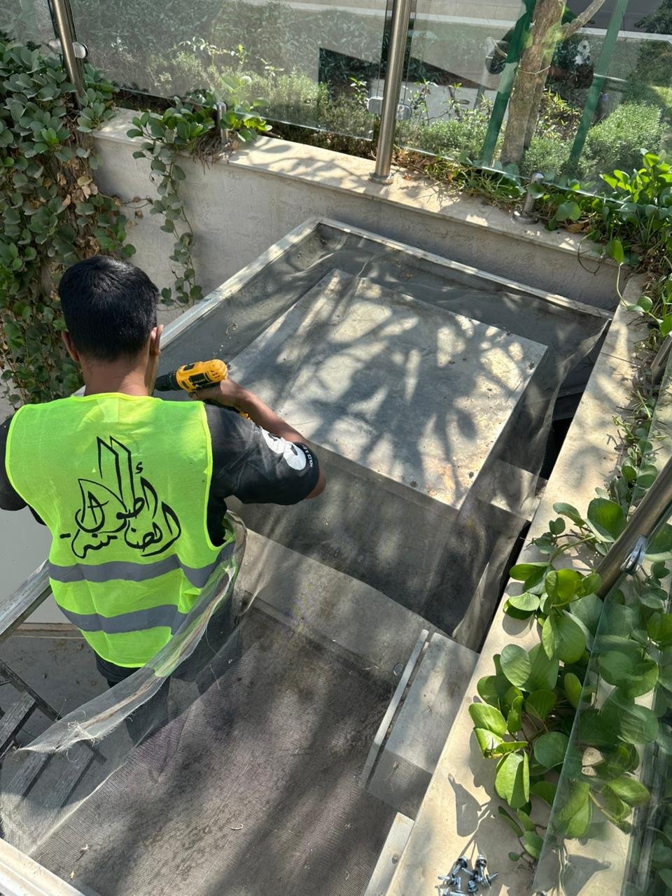 صيانة نظام أجهزة الطرد الهوائي للمواقف بأحد القصور
تم دراسة وتحديد المشاكل المتعلقة بالمنظومة
وتم إجراء الصيانة لمحركات المراوح ماركة سعودي فان
وكذلك الأنظمة الكهربائية، وتم ربطها بأنظمة التحكم الكهربائي
واختبار أداء وسلامة الأجهزة