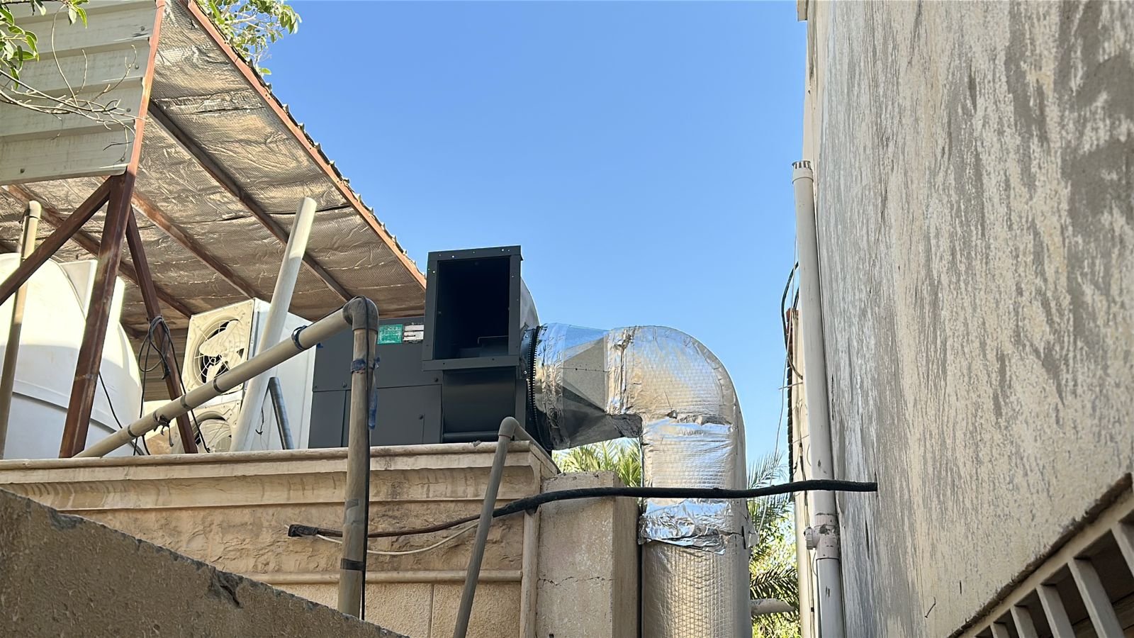 تم توريد مروحة شفط  صناعة امريكية ماركة Cook قدره 7000 cfm لجامع عبدالله عبدالعزيز السديس في الرياض حي الروابي  وتم تركيبها واختبارها والتاكد من سلامتها